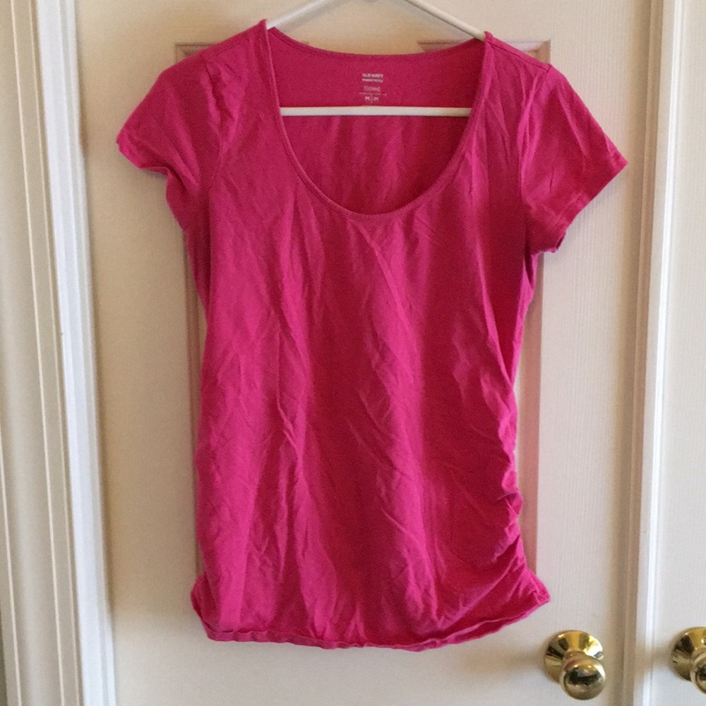 Fitted short sleeve maternity top